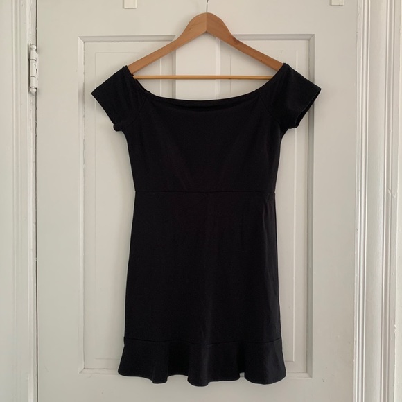 Forever 21 Dresses & Skirts - Forever 21 black off the shoulder dress L